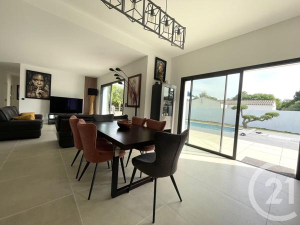 Maison à vendre  8 pièces - 177 m 2   ST GEORGES DE DIDONNE  - 17