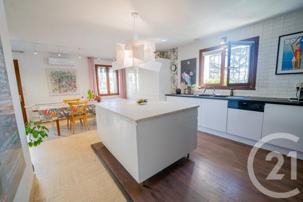 Maison à vendre  8 pièces - 177 m 2   ST GEORGES DE DIDONNE  - 17