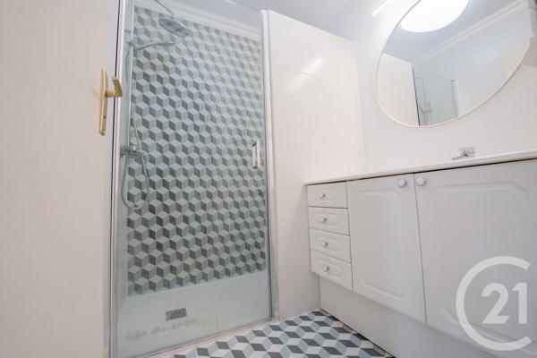 Maison à vendre  8 pièces - 177 m 2   ST GEORGES DE DIDONNE  - 17
