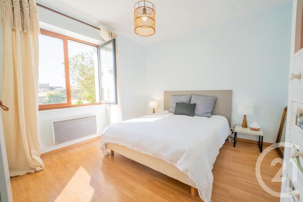 Maison à vendre  8 pièces - 177 m 2   ST GEORGES DE DIDONNE  - 17