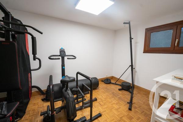 Maison à vendre  8 pièces - 177 m 2   ST GEORGES DE DIDONNE  - 17