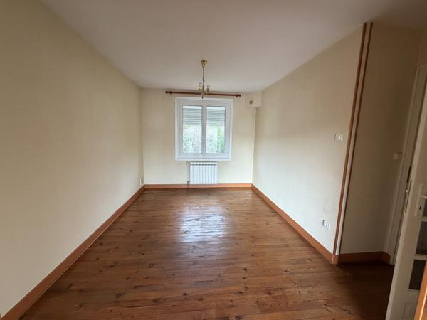 Villeneuve-sur-Lot (47300) Villeneuve sur lot , maison au calme 124 m² sur 2 niveaux avec garage et jardin