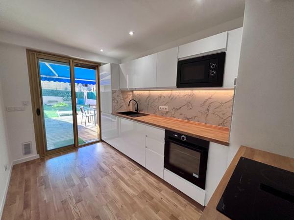 St Raphaël centre, T4 rénové avec jardin de 100 m²