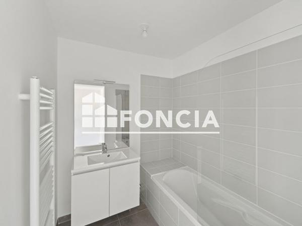 Location Studio 32.3 m² - 194 / 196 RUE DES QUEYRIES Bordeaux 33100