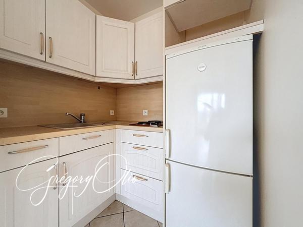 Appartement 2 pièces et place de parking