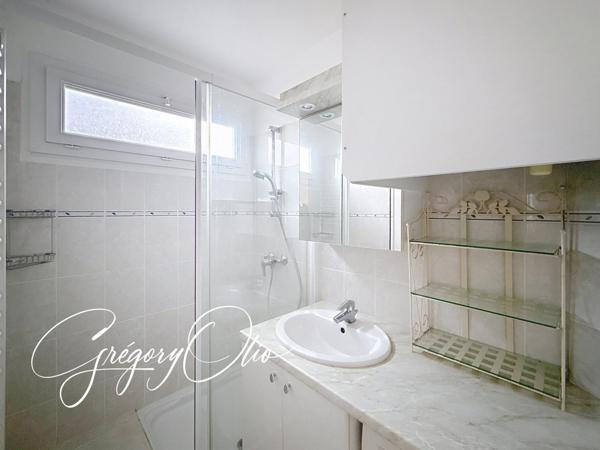 Appartement 2 pièces et place de parking