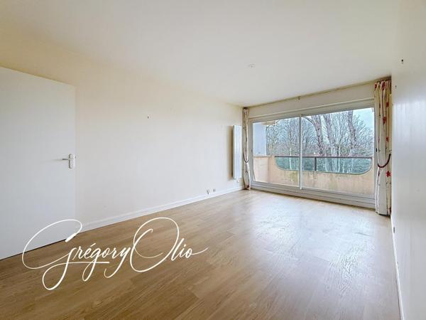 Appartement 2 pièces et place de parking