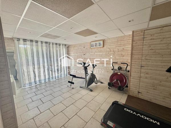 PAVILLON + DEPENDANCE AMENAGEE : 7 CHAMBRES, CAVE ET GARAGE A AIFFRES