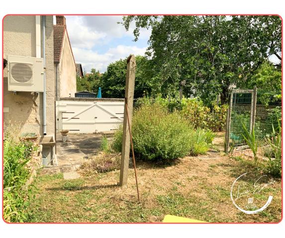 Maison 5 chambres rénovée avec jardin Centre Chénérailles Fort potentiel