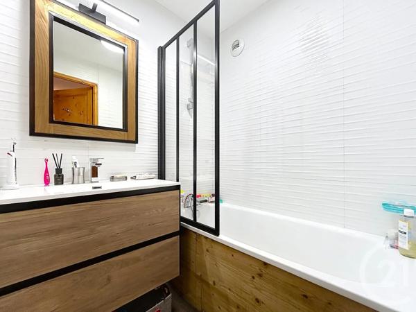 Appartement T3 à vendre  3 pièces - 54,57 m 2   ST GERVAIS LES BAINS  - 74