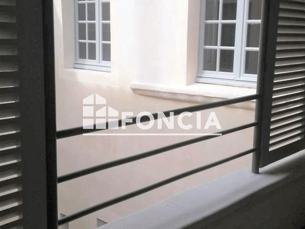 Location Studio 25.3 m² - 74 RUE BONNETERIE Avignon 84000