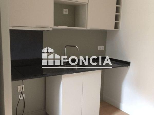 Location Studio 25.3 m² - 74 RUE BONNETERIE Avignon 84000