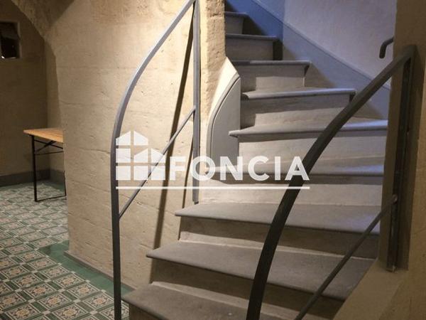 Location Studio 25.3 m² - 74 RUE BONNETERIE Avignon 84000
