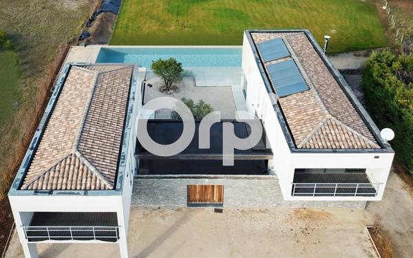 Maison à vendre    8 pièces •  Ruoms