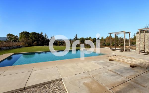 Maison à vendre    8 pièces •  Ruoms