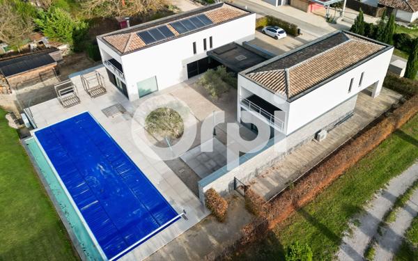 Maison à vendre    8 pièces •  Ruoms