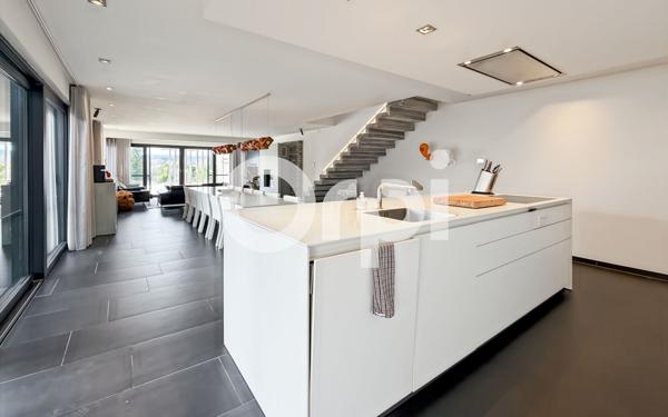 Maison à vendre    8 pièces •  Ruoms