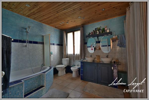 Maison 6 pièces, 4 chambres – 174 m² habitables- grenier- cave-bucher- terrain de 598 m²-dépendance située entre Château-Thierry (15 min), Neuilly-Saint-Front (9 min) et Soissons. Proche A4.