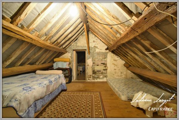 Maison 6 pièces, 4 chambres – 174 m² habitables- grenier- cave-bucher- terrain de 598 m²-dépendance située entre Château-Thierry (15 min), Neuilly-Saint-Front (9 min) et Soissons. Proche A4.