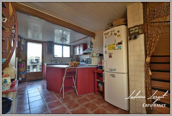 Maison 6 pièces, 4 chambres – 174 m² habitables- grenier- cave-bucher- terrain de 598 m²-dépendance située entre Château-Thierry (15 min), Neuilly-Saint-Front (9 min) et Soissons. Proche A4.