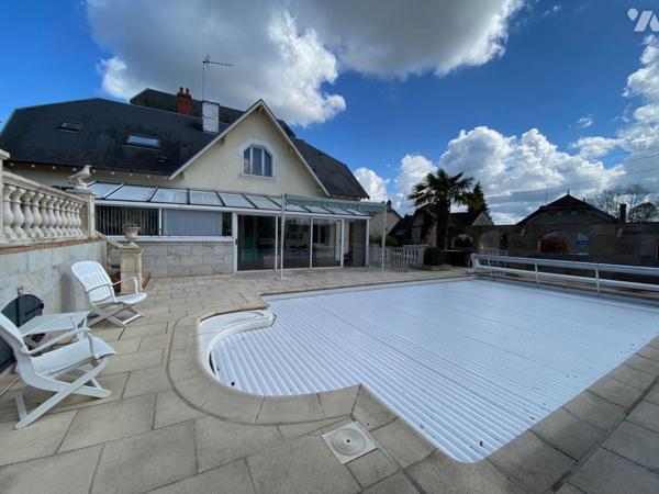 Venez découvrir à Vierzon cette maison de 7 pièces de 260 m² qui offre cinq chambres.
Vous tro...