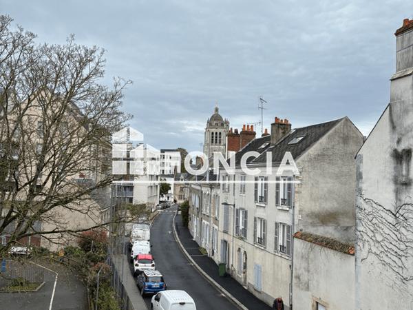 Location Studio meublé 19.27 m² - 65 RUE DES CHARRETIERS Orleans 45000