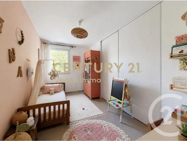 Appartement F4 à vendre  4 pièces - 82,40 m 2   ST JEAN DE VEDAS  - 34