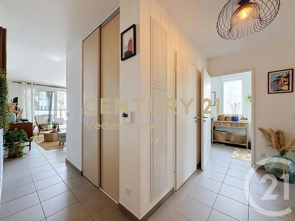 Appartement F4 à vendre  4 pièces - 82,40 m 2   ST JEAN DE VEDAS  - 34
