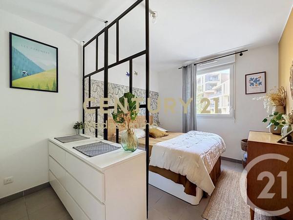 Appartement F4 à vendre  4 pièces - 82,40 m 2   ST JEAN DE VEDAS  - 34