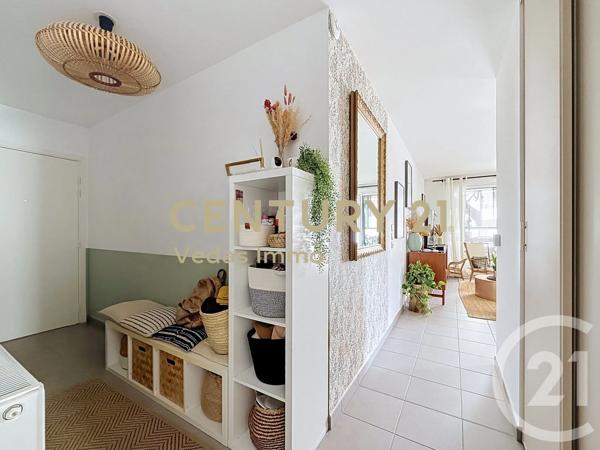 Appartement F4 à vendre  4 pièces - 82,40 m 2   ST JEAN DE VEDAS  - 34