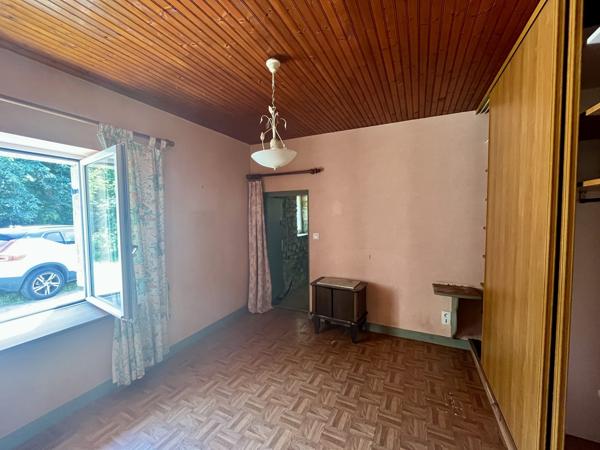 Longère à rénover sur 1400 m² de terrain à PLESCOP