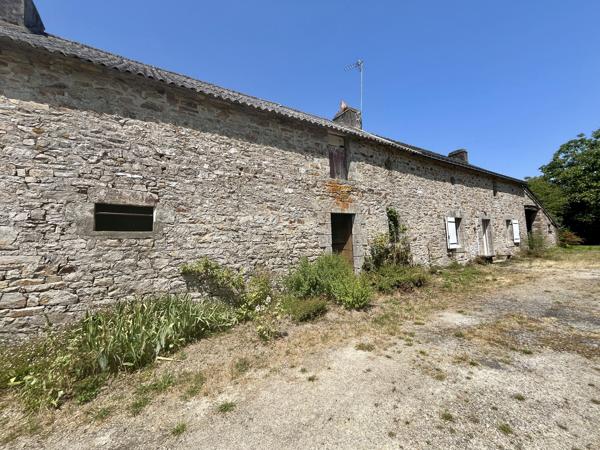 Longère à rénover sur 1400 m² de terrain à PLESCOP