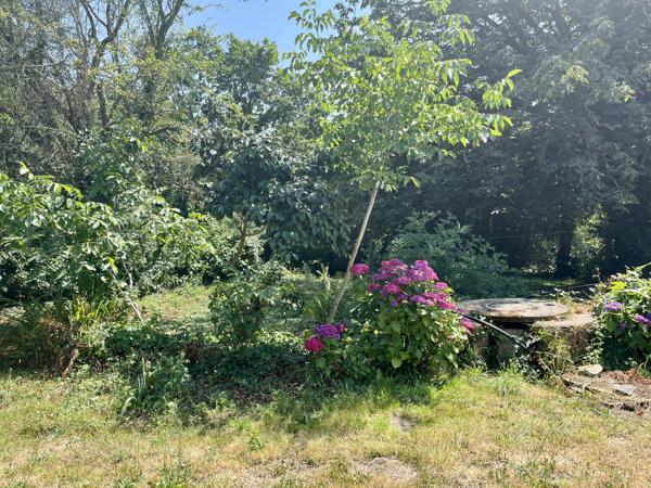 Longère à rénover sur 1400 m² de terrain à PLESCOP