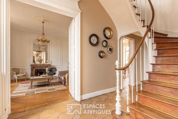 Elégance intemporelle : Maison de Maître au pied du Château