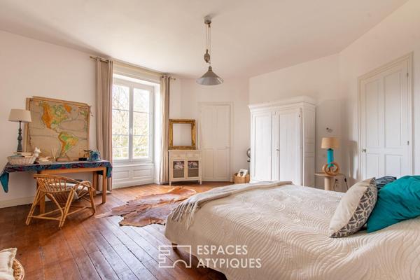 Elégance intemporelle : Maison de Maître au pied du Château