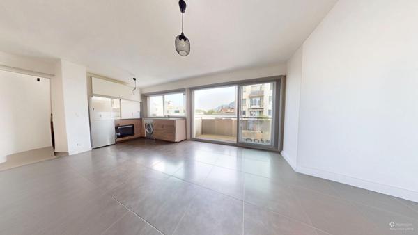 Appartement Grenoble 2 pièces 40 m2 avec balcon et ascenseur