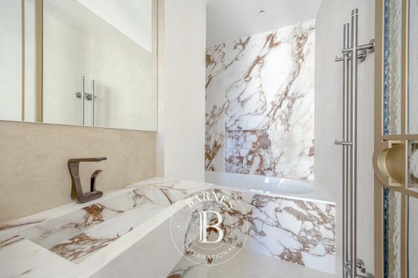 Paris 1er, Appartement 3 Chambres -  164 m² à vendre