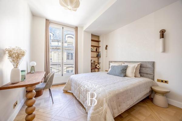 Paris 1er, Appartement 3 Chambres -  164 m² à vendre