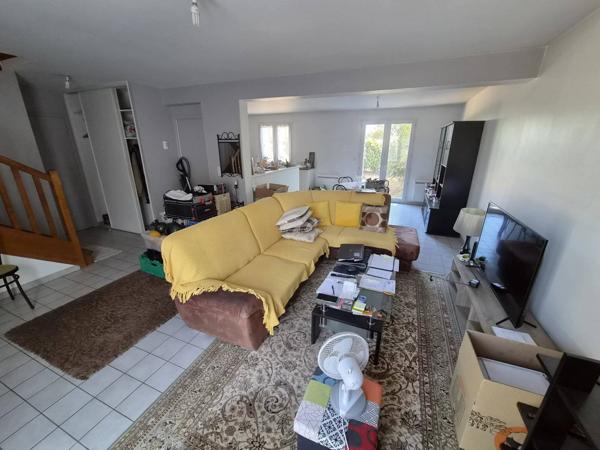 LAVAL QUARTIER CHAUMINETTE MAISON DE 100 M2 AVEC PIECE DE VIE DE 50 M2 LUMINEUSE ET AVEC 3 CHAMBRES