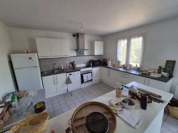 LAVAL QUARTIER CHAUMINETTE MAISON DE 100 M2 AVEC PIECE DE VIE DE 50 M2 LUMINEUSE ET AVEC 3 CHAMBRES