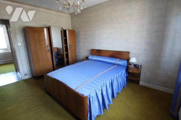 Sur son terrain de 455 m², maison sur sous-sol de 85 m² environ comprenant : cuisine, salle à m...