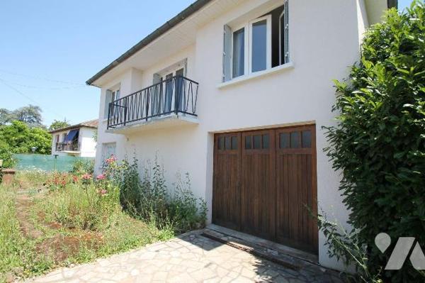 Sur son terrain de 455 m², maison sur sous-sol de 85 m² environ comprenant : cuisine, salle à m...