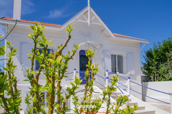 ROYAN - MAISON ANNÉES 30 AVEC PISCINE ET JARDIN PAYSAGÉ, PROCHE COMMERCES ET PLAGES