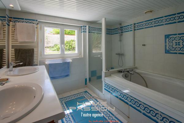 ROYAN - MAISON ANNÉES 30 AVEC PISCINE ET JARDIN PAYSAGÉ, PROCHE COMMERCES ET PLAGES