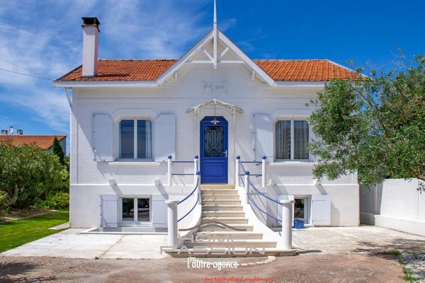 ROYAN - MAISON ANNÉES 30 AVEC PISCINE ET JARDIN PAYSAGÉ, PROCHE COMMERCES ET PLAGES