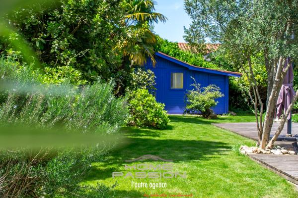 ROYAN - MAISON ANNÉES 30 AVEC PISCINE ET JARDIN PAYSAGÉ, PROCHE COMMERCES ET PLAGES