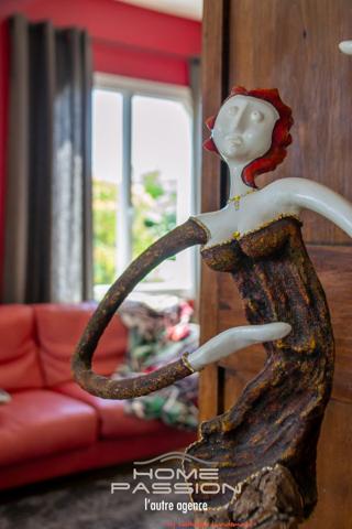 ROYAN - MAISON ANNÉES 30 AVEC PISCINE ET JARDIN PAYSAGÉ, PROCHE COMMERCES ET PLAGES