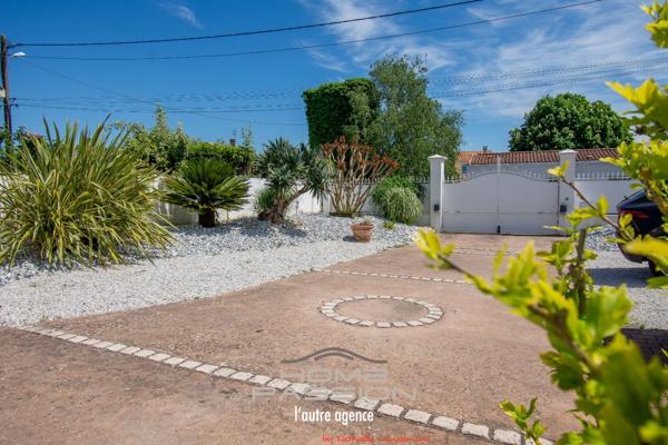 ROYAN - MAISON ANNÉES 30 AVEC PISCINE ET JARDIN PAYSAGÉ, PROCHE COMMERCES ET PLAGES