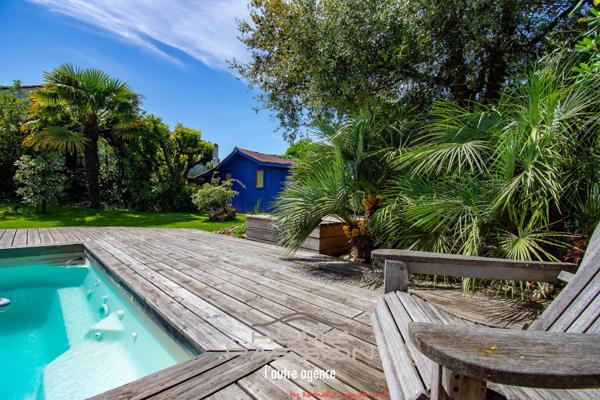 ROYAN - MAISON ANNÉES 30 AVEC PISCINE ET JARDIN PAYSAGÉ, PROCHE COMMERCES ET PLAGES
