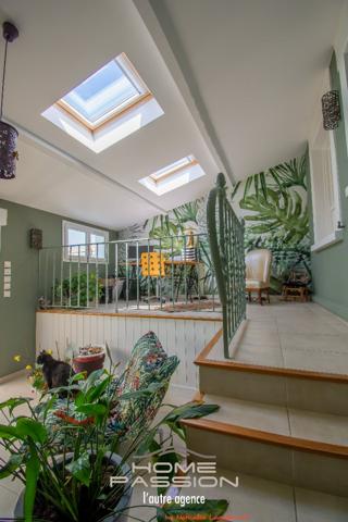 ROYAN - MAISON ANNÉES 30 AVEC PISCINE ET JARDIN PAYSAGÉ, PROCHE COMMERCES ET PLAGES